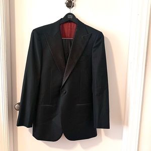 Men’s suit, size 32,Perennial brand,like new,Store Price: $399,Actual Price:$35